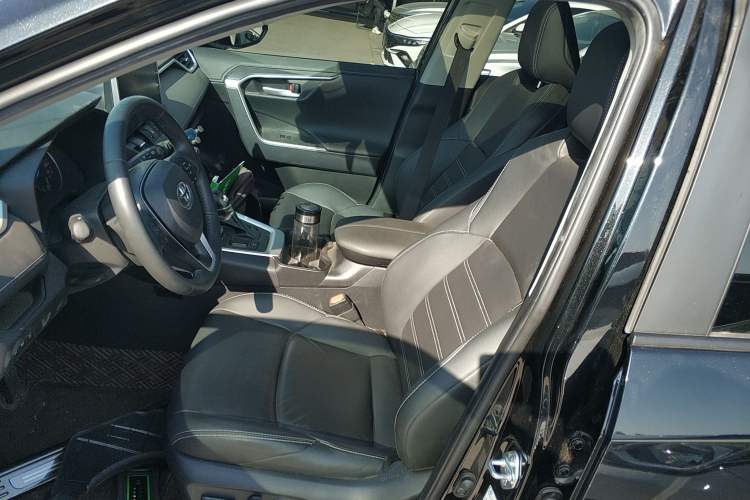 Used Toyota Wildlander 2022 Dual-Engine 2.5L E-CVT Two-Wheel Drive Luxury PLUS Edition