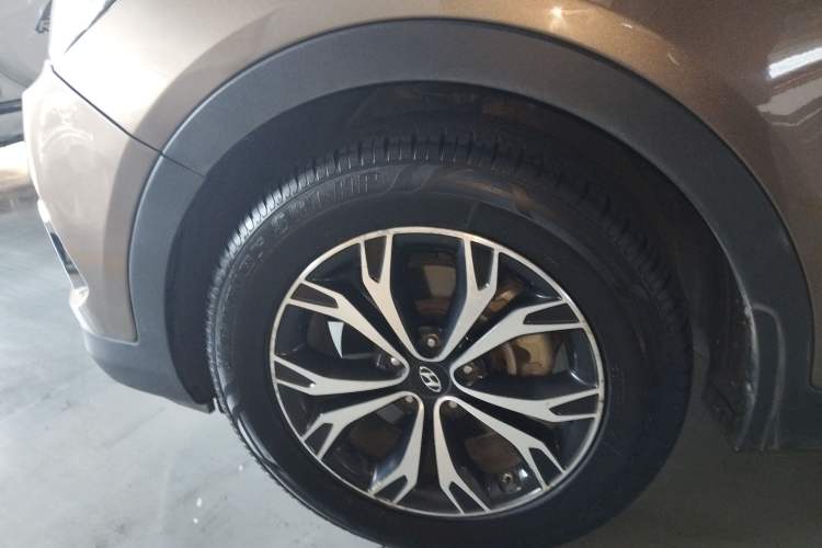 Used Hyundai Santa Fe 2017 2.0T Automatic Two-Wheel Drive Smart Version 7 Seats
