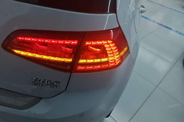 Used Volkswagen Golf 2016 230TSI Automatic Luxury Version
