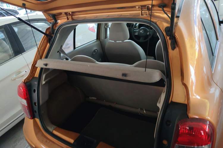 Used Nissan March 2010 1.5L Automatic Easy-Style Version
