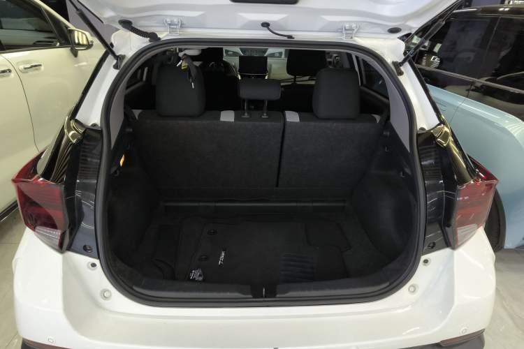 Used Toyota YARiS L 2022 X-Trail 1.5L CVT Leading PLUS Edition
