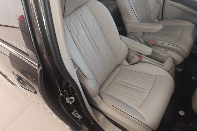 Used Buick GL8 2022 Land Business Class 652T Luxury Model
