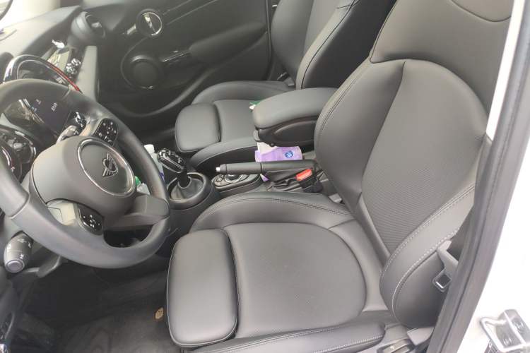 Used  MINI 2023 Updated 1.5T COOPER Artist Five-Door Edition
