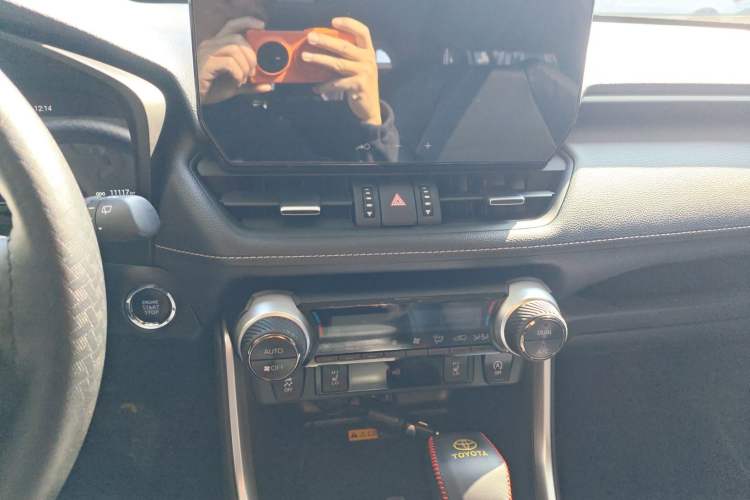 Used Toyota RAV4 2023 2.0L CVT Two-Wheel Drive 20th Anniversary Platinum Edition
