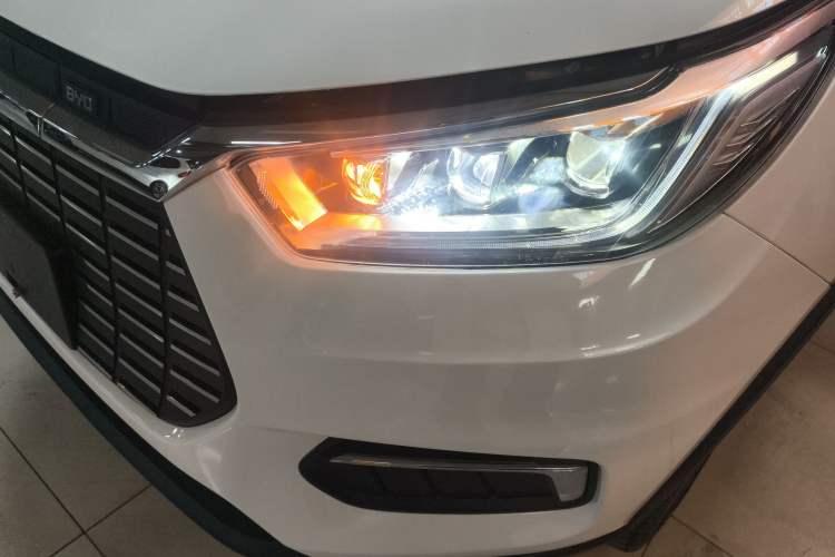 Used BYD Yuan New Energy 2019 EV535 Smart Connect Trendsetting Model