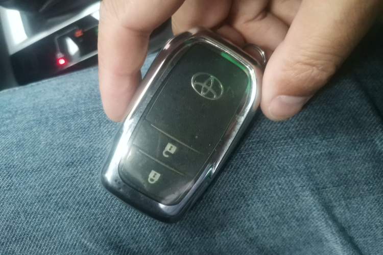 Used Toyota Highlander 2018 2.0T Four-Wheel Drive Luxury Version 7 Seats China VI Standard
