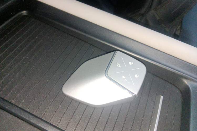 Used  G318 2024 Four-Wheel-Drive Air Suspension Model