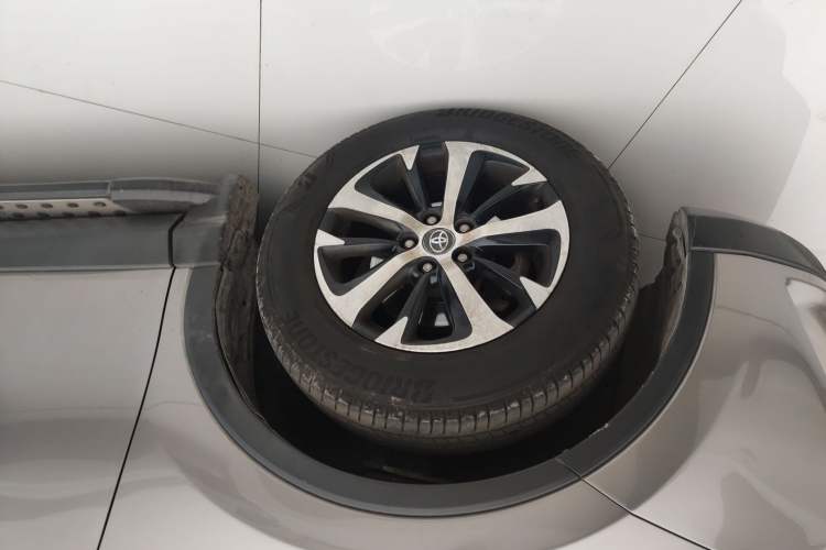 Used Toyota RAV4 2016 2.0L CVT Two-Wheel Drive Fashion Edition China V Standard
