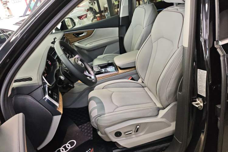 Used Audi Q7 2025 55 TFSI quattro S line Prestige Edition
