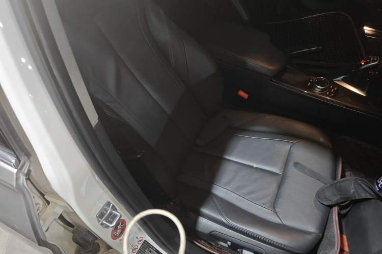 Used BMW 3 Series 2014 320Li Luxury Design Package
