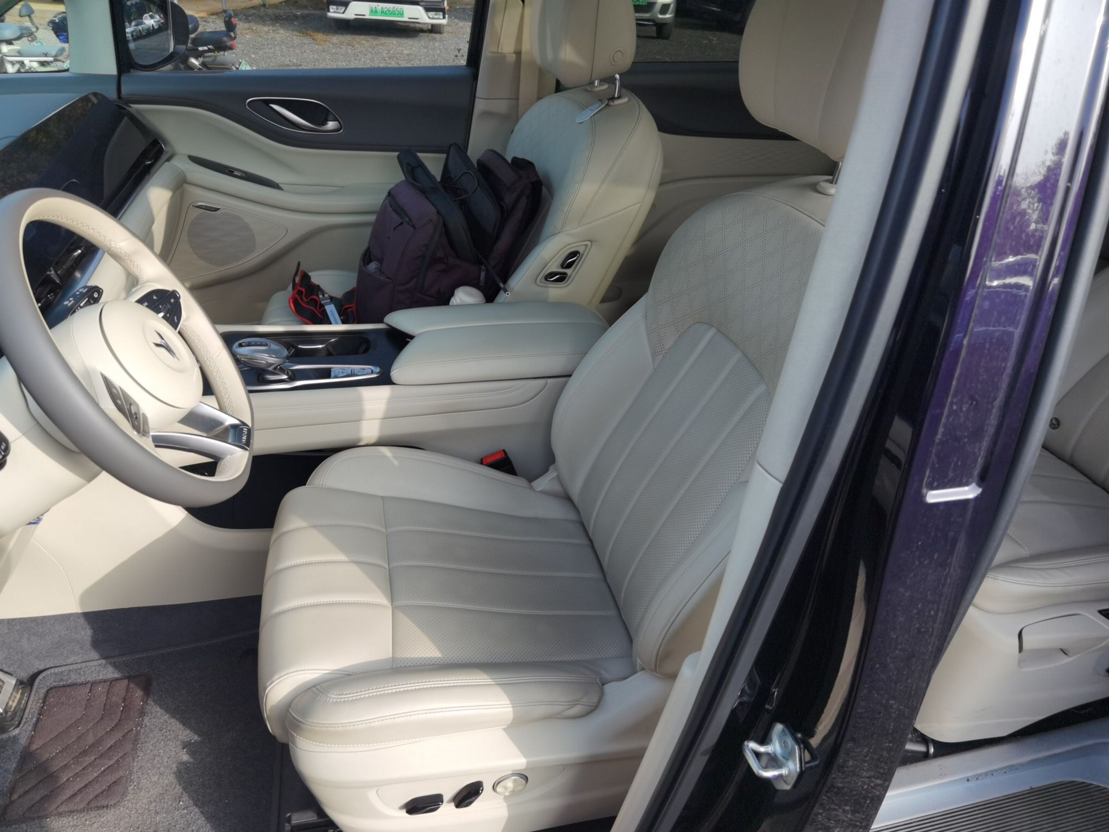 Переднее сиденье в автомобиле