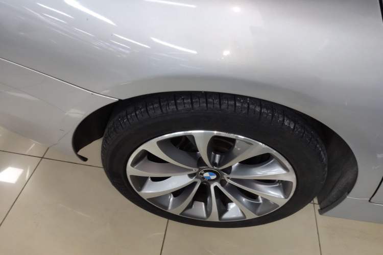 Used BMW 5 Series 2014 528Li Leading Model
