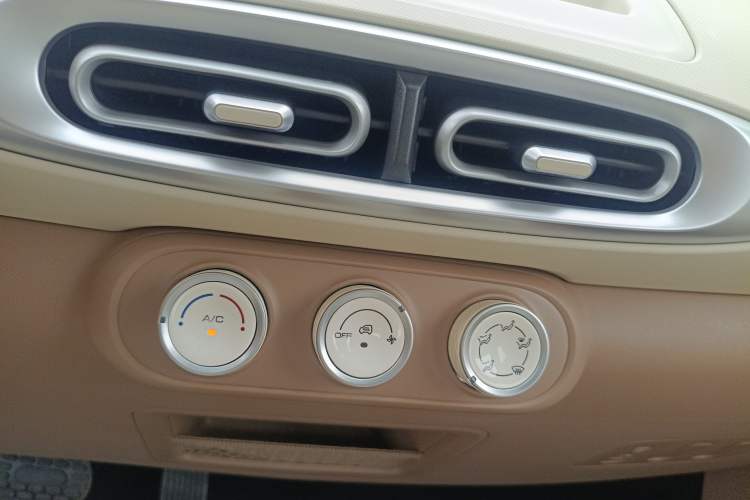 Used Wuling Hongguang MINIEV 2025 Four-Door Version Advanced Edition
