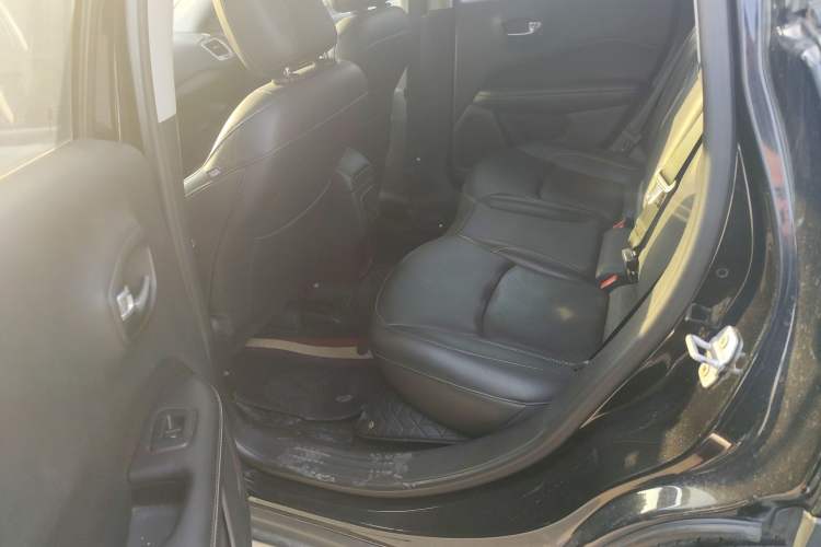 Used  Compass 2017 200T Automatic Family Edition
