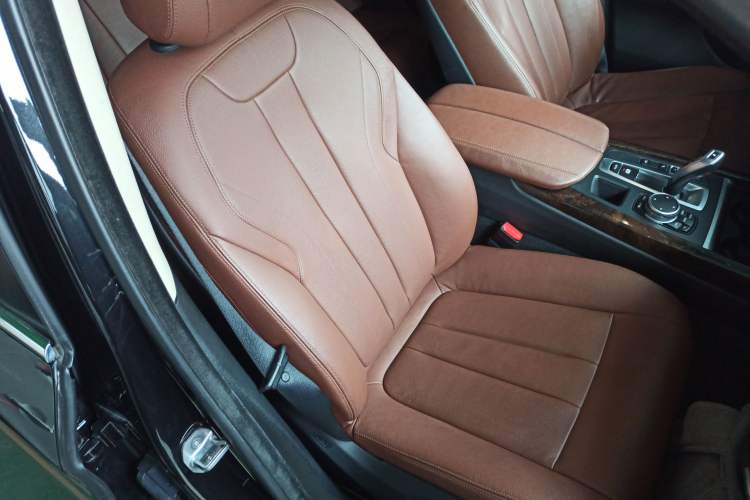 Used BMW X5 2015 xDrive28i
