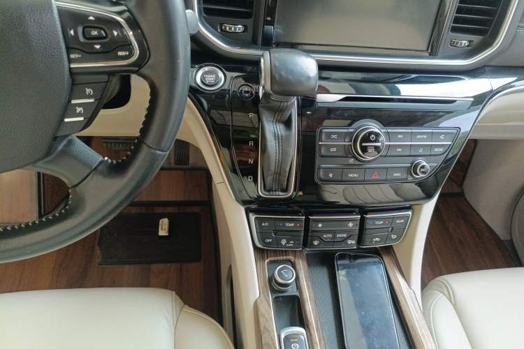 Used GAC Trumpchi M8 2018 320T Luxury Edition
