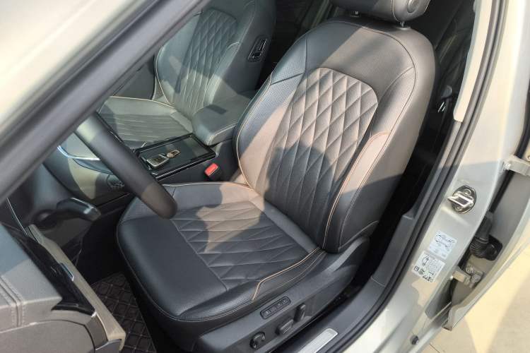 Used Volkswagen Passat 2019 330TSI Luxury Edition China VI Standard
