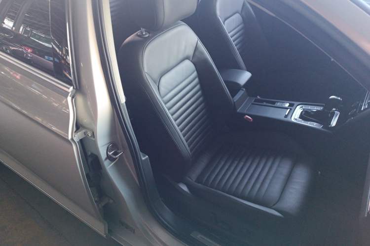 Used Volkswagen Magotan 2019 330TSI DSG Leading Model China VI Standard
