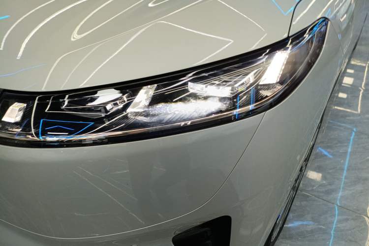 Used  eπ008 2024 210Max Range-Extended Version 6 Seats