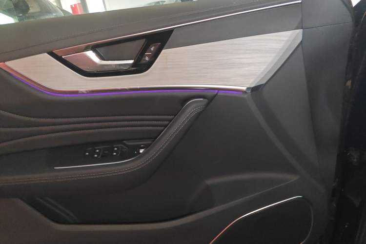 Used Hongqi HS5 2025 2.0T Two-Wheel Drive Flagship Pro Edition
