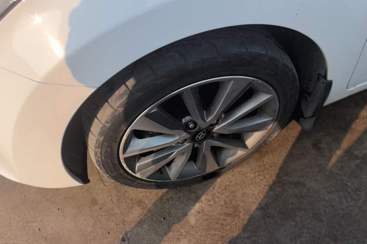 Used Hyundai Elantra 2015 1.6L Automatic Leading Model
