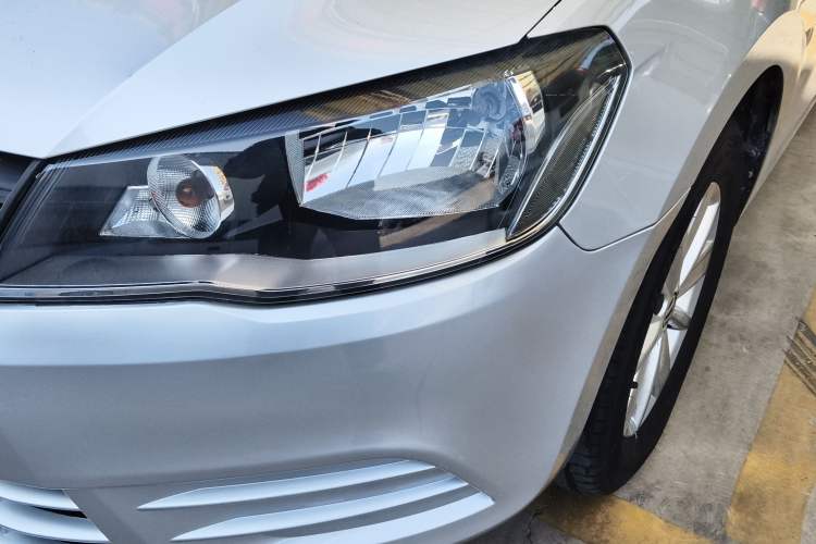 Used Volkswagen Jetta 2015 Value Edition 1.6L Manual Fashionable Style
