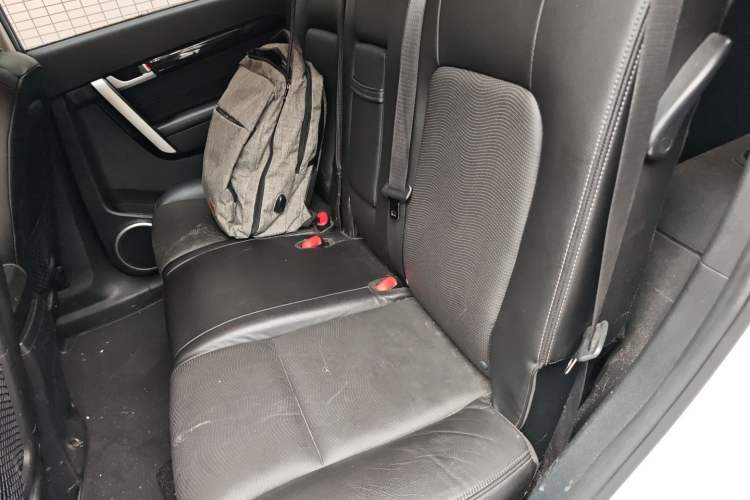 Used Chevrolet Captiva 2015 2.4L 4x4 Flagship Edition 7-Seater
