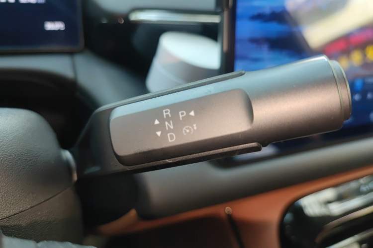 Used AION V 2024 Aion Tyrannosaurus 650 Smart Luxury Edition