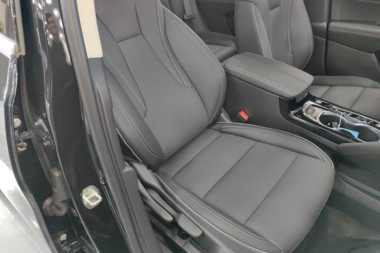 Used Buick Envision 2022 Encore S 552T Two-Wheel-Drive Luxury Model
