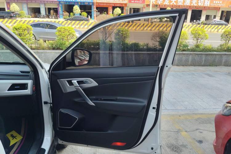 Used Geely Auto Emgrand X7 Sport 2018 2.0L Manual Two-Wheel Drive Zhiya Version
