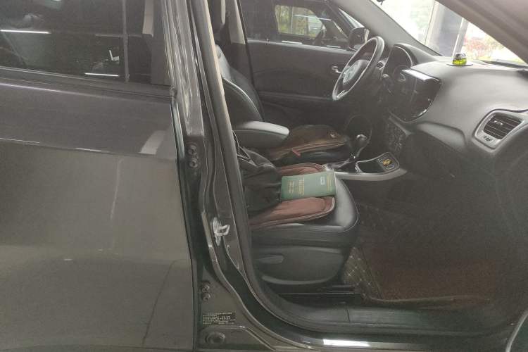 Used  Compass 2017 200T Automatic Family Edition
