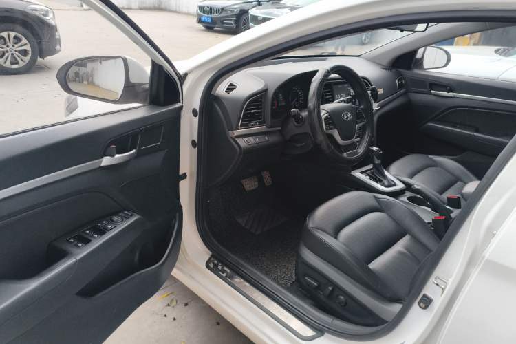 Used Hyundai Elantra 2016 1.6L Automatic ZhiXuan · Luxury Version