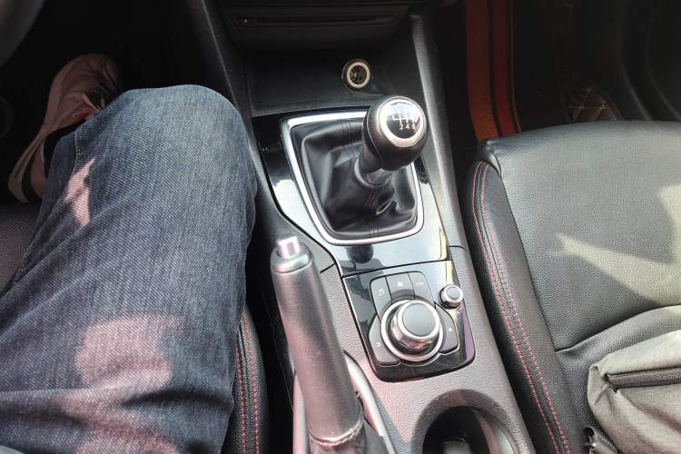 Used Mazda Mazda 3 Axela 2016 Sedan 1.5L Manual Luxury Model