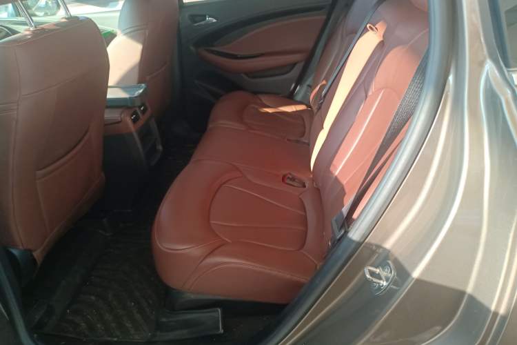 Used Buick Envision 2018 20T Two-Wheel Drive Luxury Model
