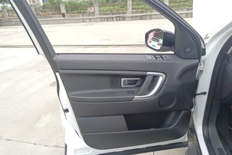 Used Land Rover Discovery Sport 2018 240 PS SE Version