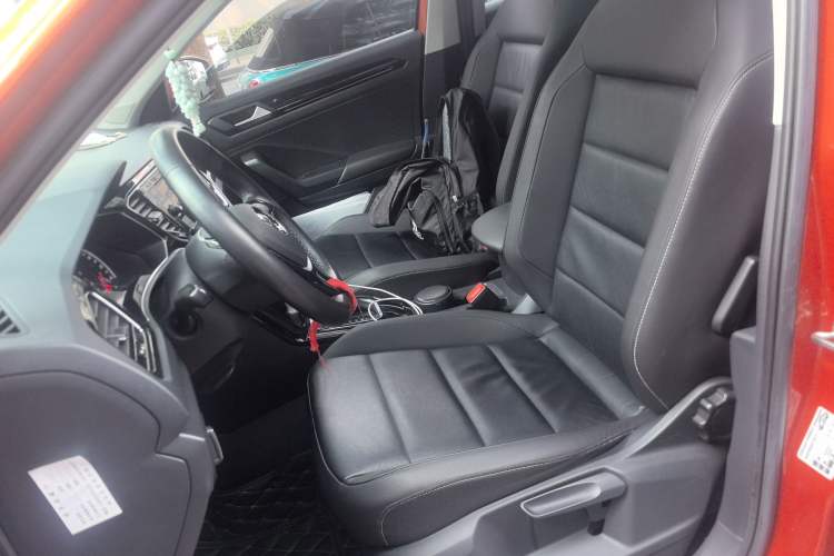 Used Volkswagen T-ROC 2019 280TSI DSG Two-Wheel Drive Comfort Version China VI Standard
