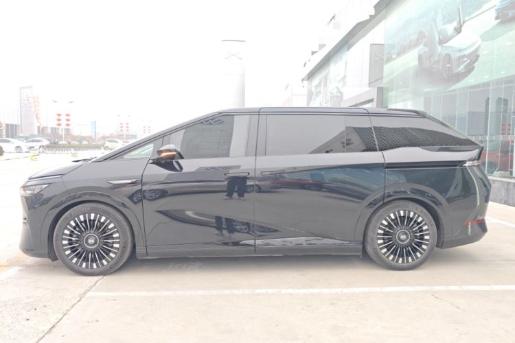 Used XPeng X9 2025 740 Ultra-Long Range Max
