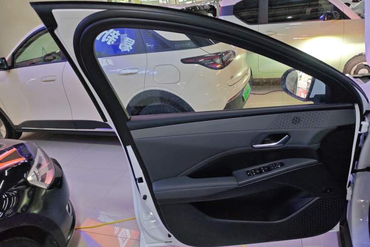 Used BYD Qin PLUS 2025 DM-i Smart Drive 55KM Leading Model
