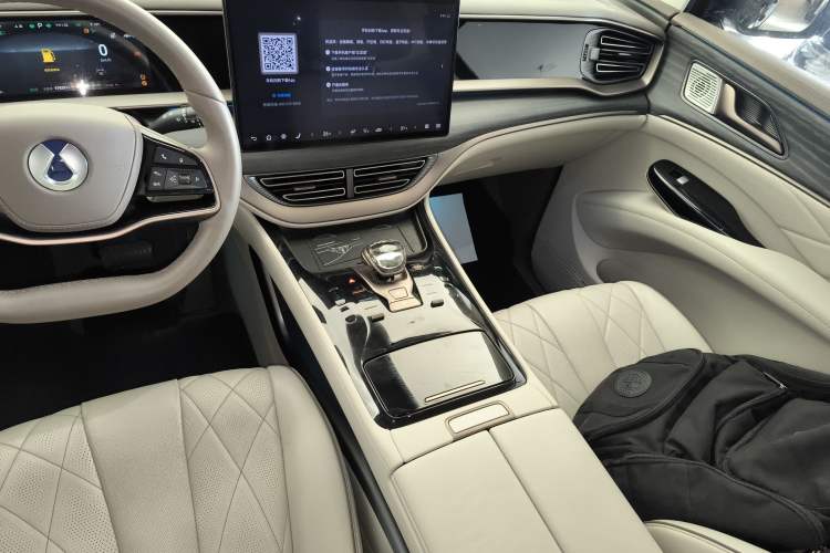 Used Denza D9 2022 DM-i 970 Four-Wheel Drive Flagship Model
