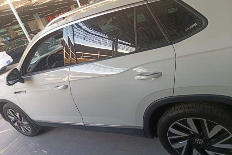 Used Volkswagen Tayron 2024 300TSI Two-Wheel-Drive Luxury Plus Advanced Version
