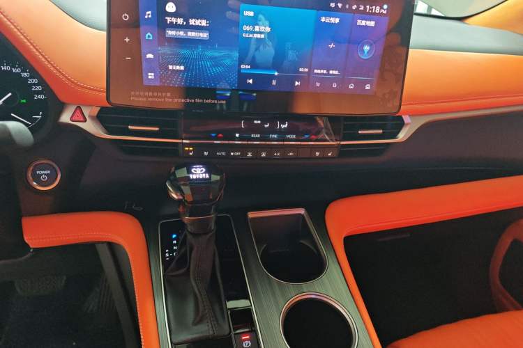 Used Toyota Sienna 2023 2.5L Hybrid Deluxe Edition
