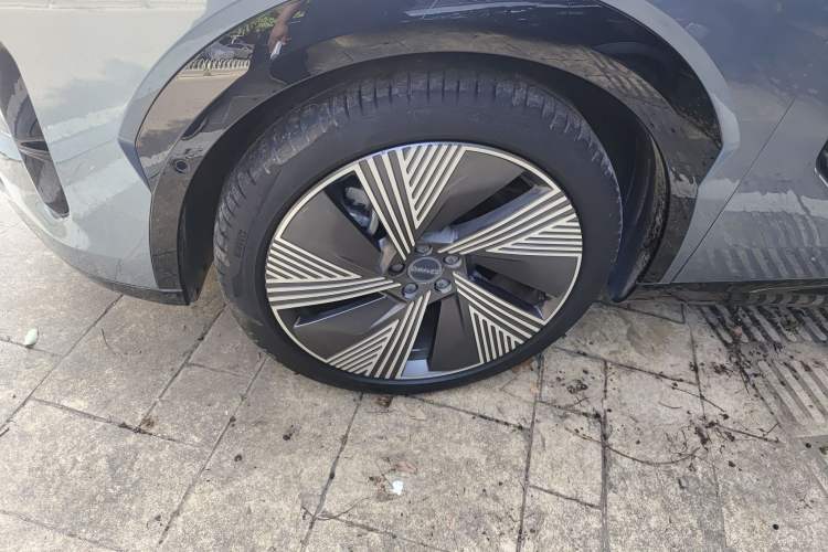 Used Lynk & Co 08 EM-P 2025 220 km All-Wheel-Drive Performance Halo
