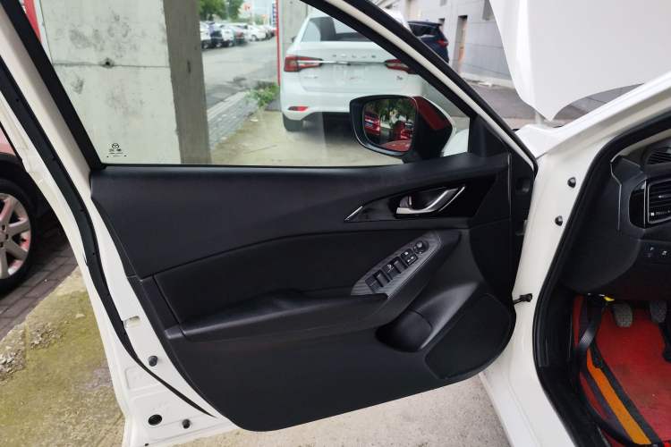 Used Mazda Mazda 3 Axela 2014 Sedan 1.5L Manual Comfort Model
