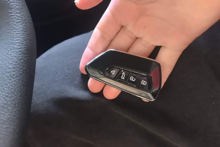 Used Nissan Kicks 2020 1.5L XV CVT Smart Connect Luxury Edition
