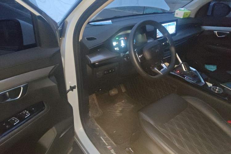 Used Wuling Asta 2022 2.0L DHT Electric-Speed Version
