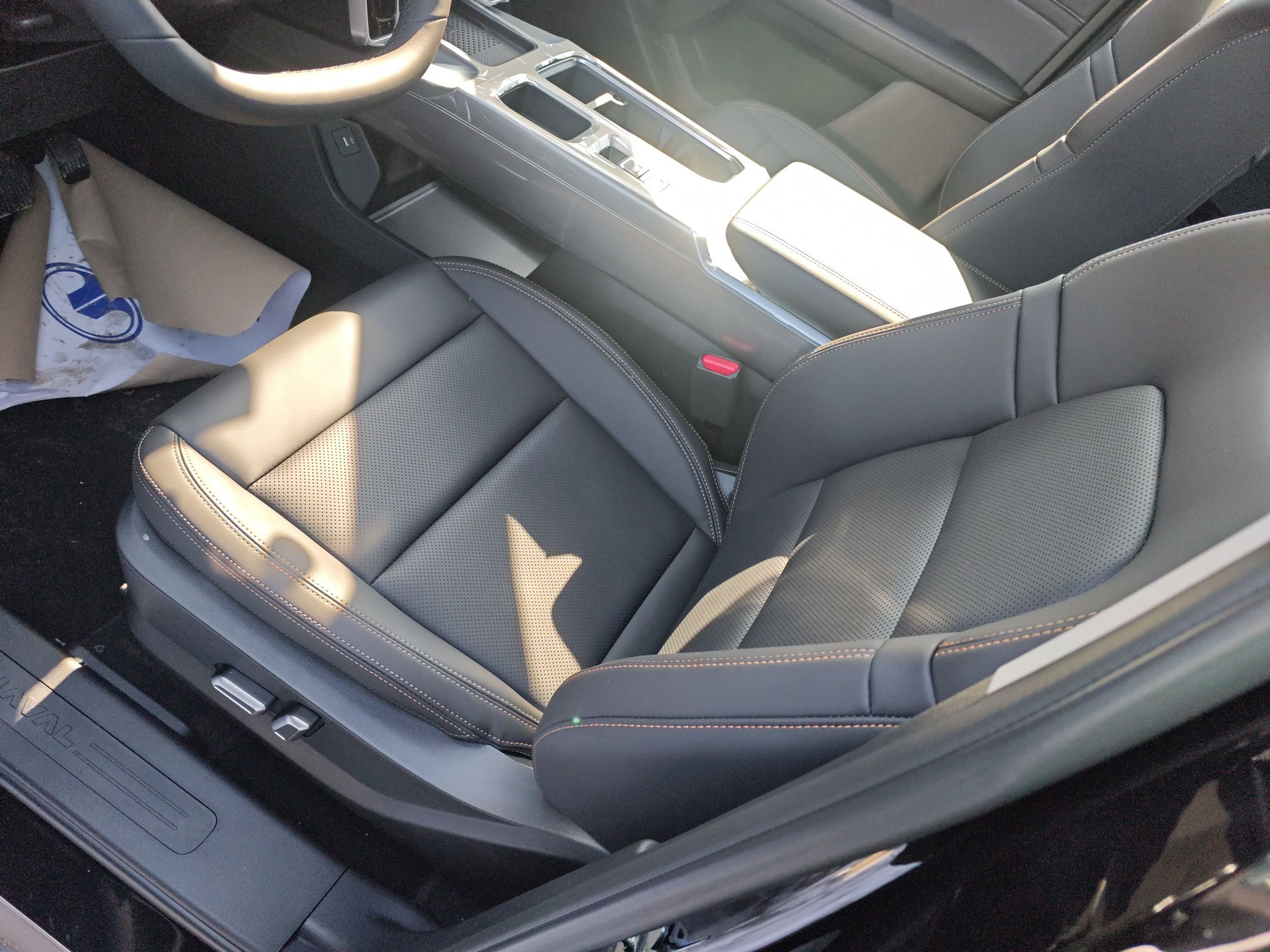 Переднее сиденье в автомобиле