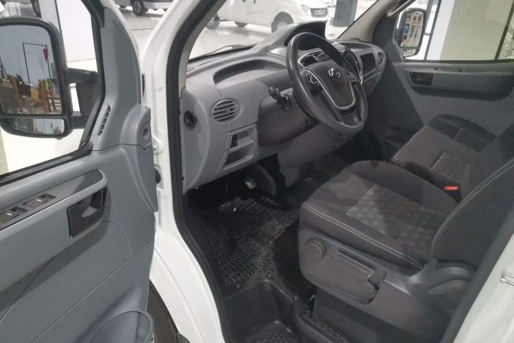 Used SAIC MAXUS Xintu V80 2021 2.0T AMT Classic Aoyuntong Short Wheelbase Mid-Roof 5/6-Seater