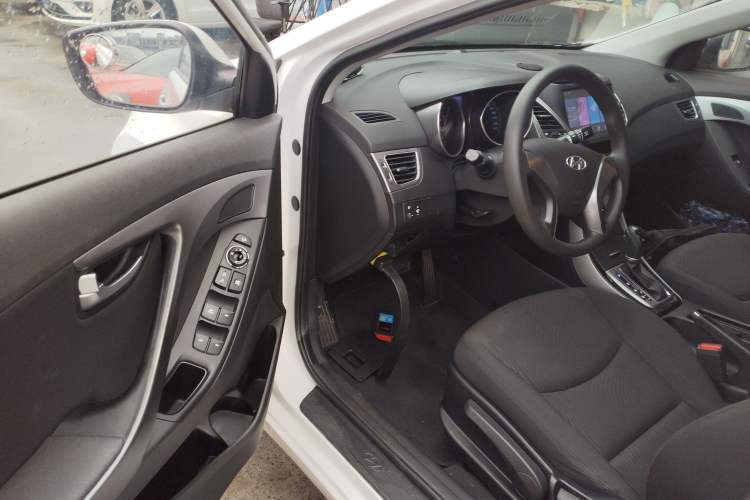 Used Hyundai Elantra 2015 1.6L Automatic Leading Model
