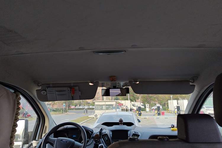 Used Ford Transit 2017 2.0T Diesel Multi-Purpose Commercial Vehicle Short Wheelbase Low Roof China V Standard