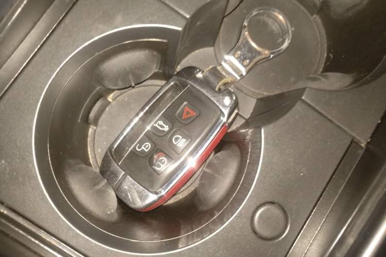 Used Land Rover Discovery Sport 2019 240 PS SE Dynamic Version China VI Standard
